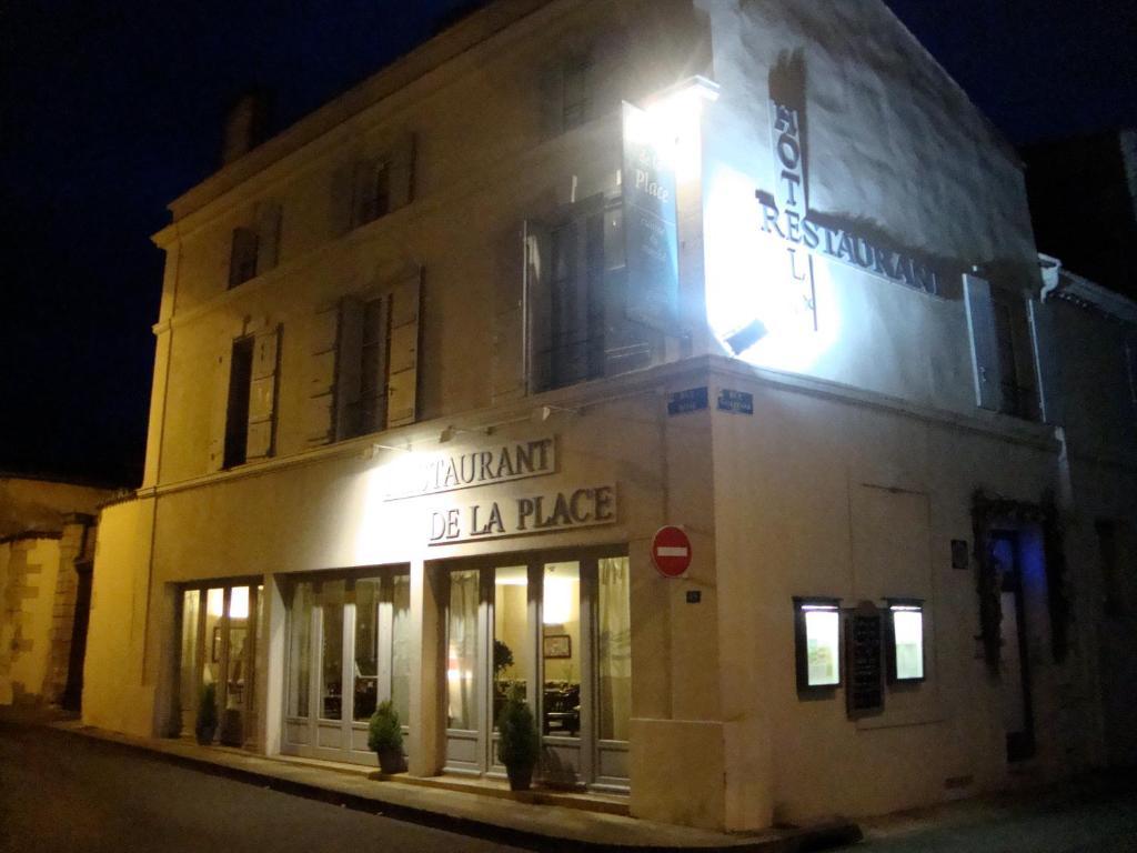 Hotel Restaurant De La Place Saint-Jean-dʼAngély Exteriör bild